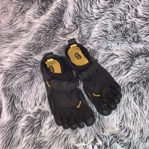 Vibram 5 finger toe shoes